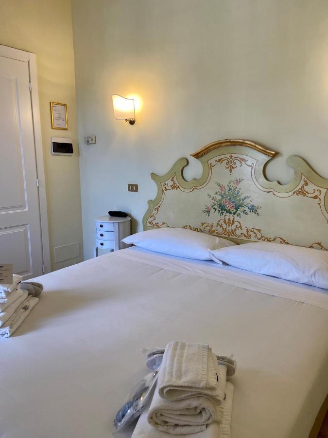 רומא Sourire Hotel מראה חיצוני תמונה