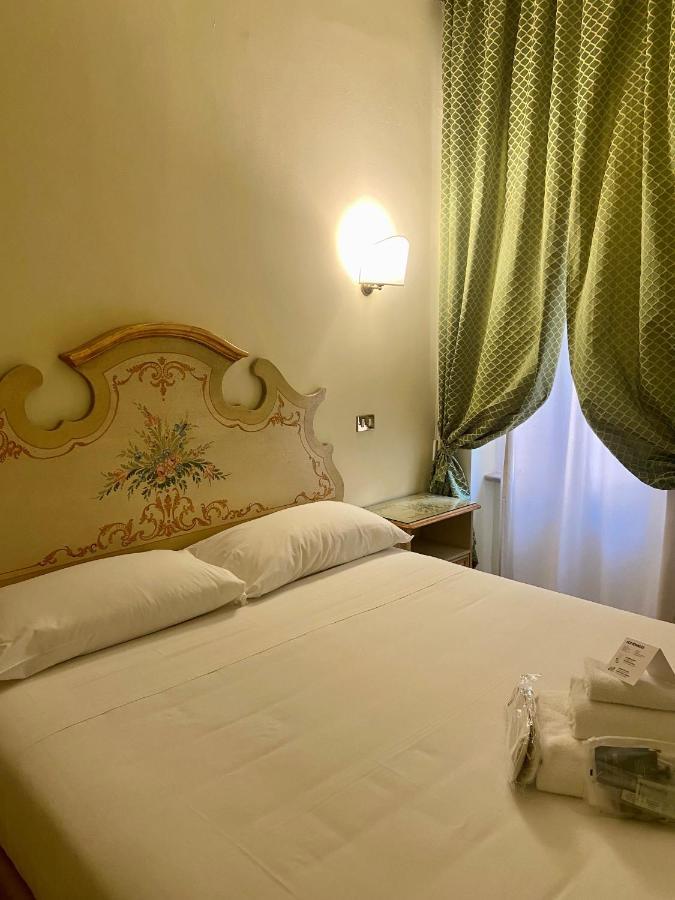 רומא Sourire Hotel מראה חיצוני תמונה
