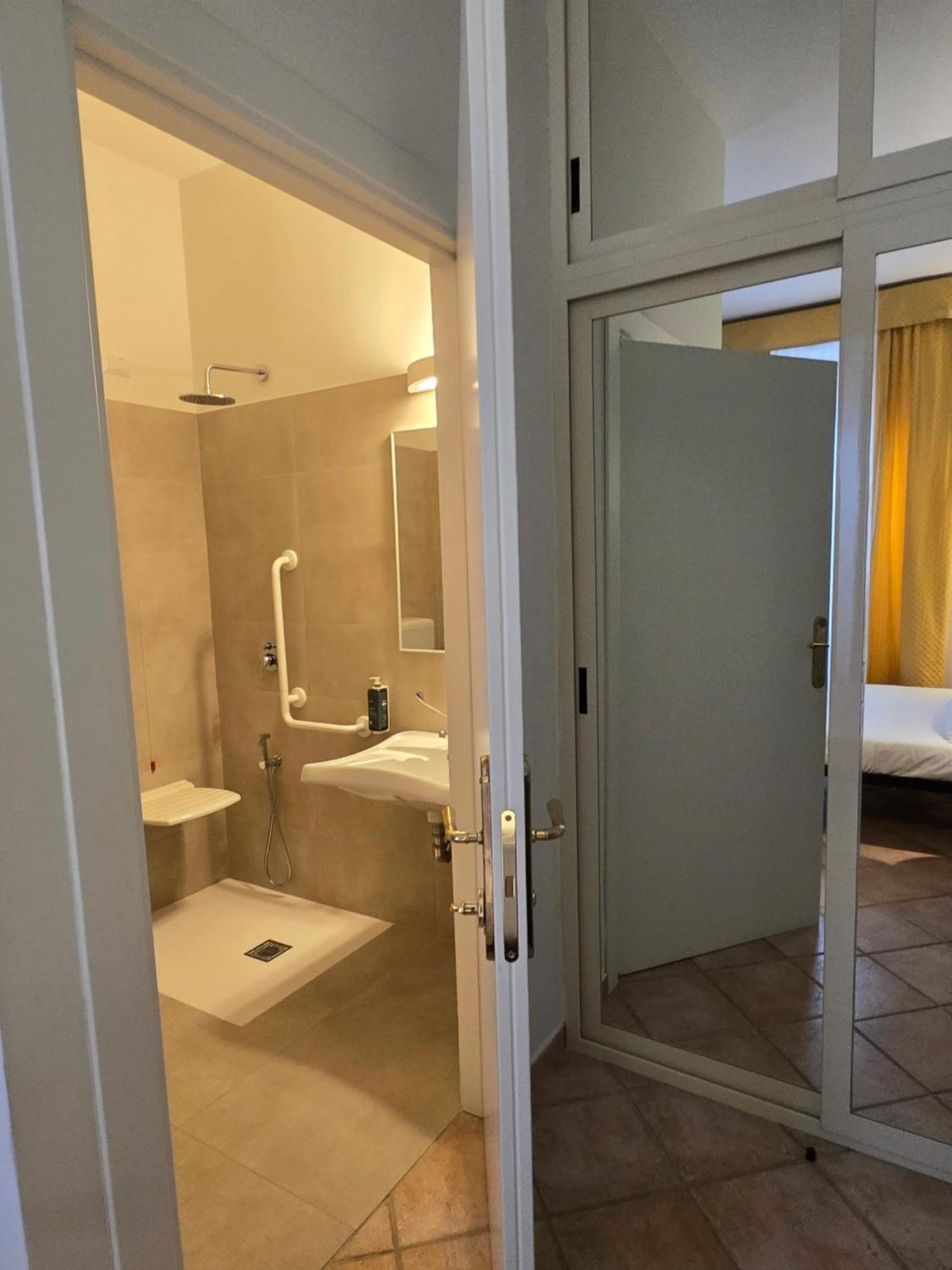 רומא Sourire Hotel מראה חיצוני תמונה